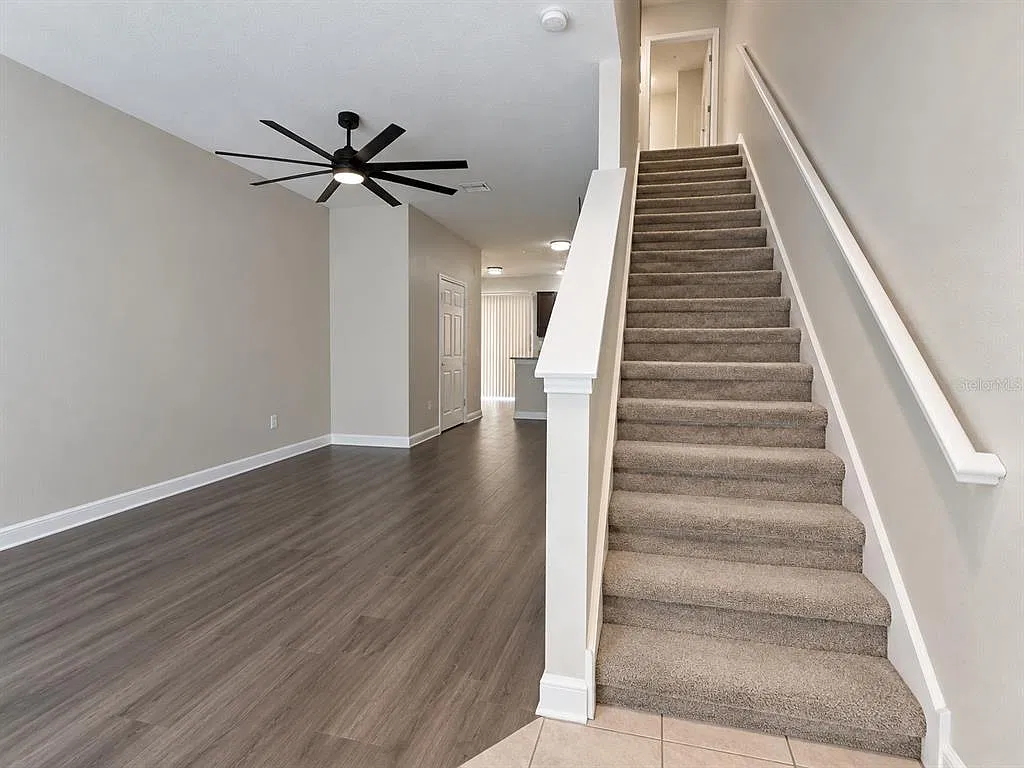 2 bed, 2.5 bath, 1204 sqft, $1,900 — Photo 2