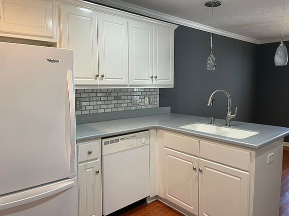 5th image of 1244 Carriage Dr