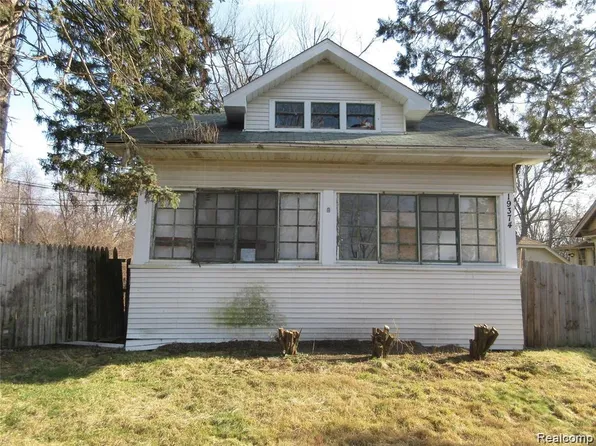 19374 Five Points St, Redford, MI 48240