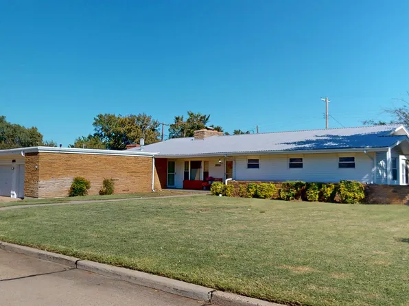 1818 Broadmoor Dr, Woodward, OK 73801