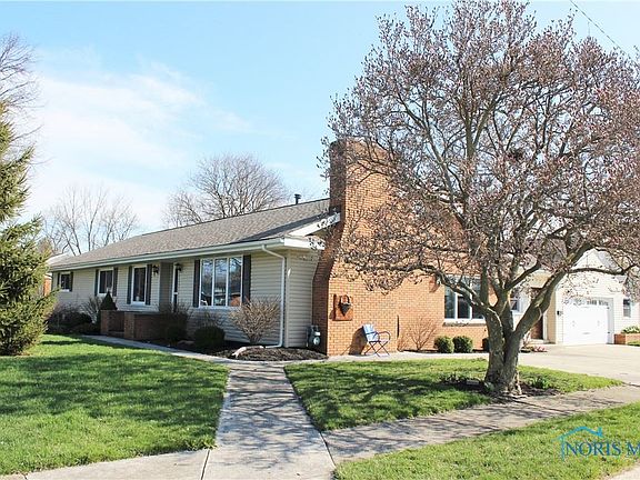 2nd image of 601 Lincolnshire Ln