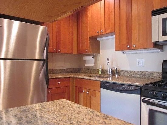 5th image of 2128 N Lincoln Ave