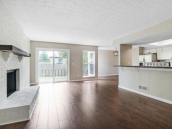 4th image of 401 Sentry Ln