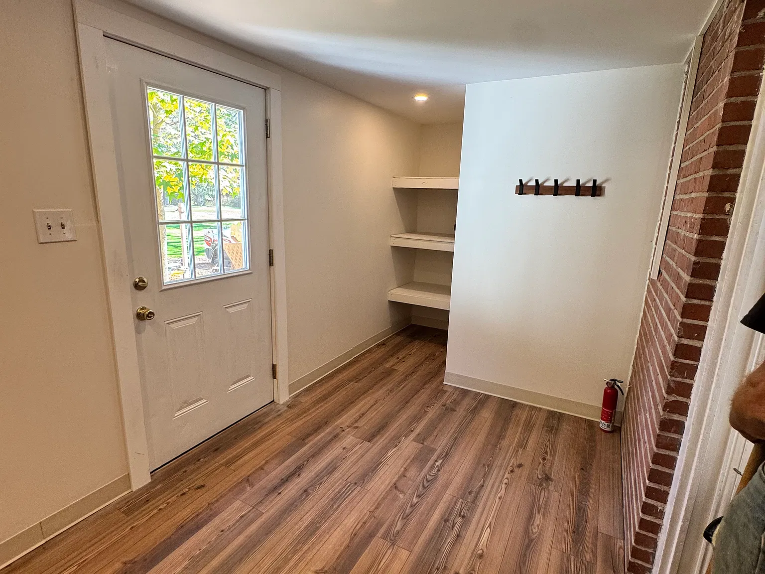 3 bed, 1.5 bath, 1600 sqft, $2,400 — Photo 3