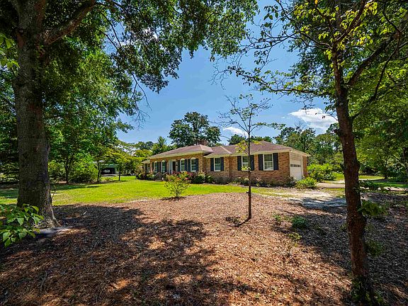 3rd image of 1301 Sand Oak Dr