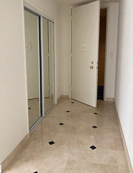 Beverly Hills Dorchester — Photo 17