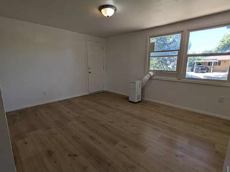 19422 Archwood St — Photo 52
