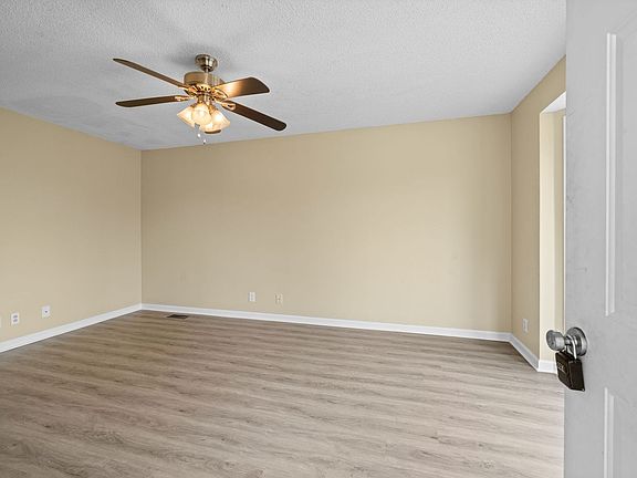 5th image of 978 Roedeer Dr