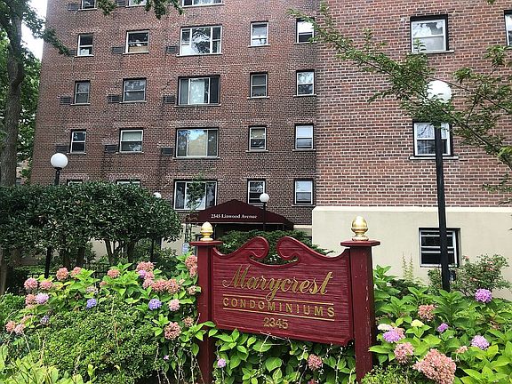 4th image of 2345 Linwood Ave APT 3C