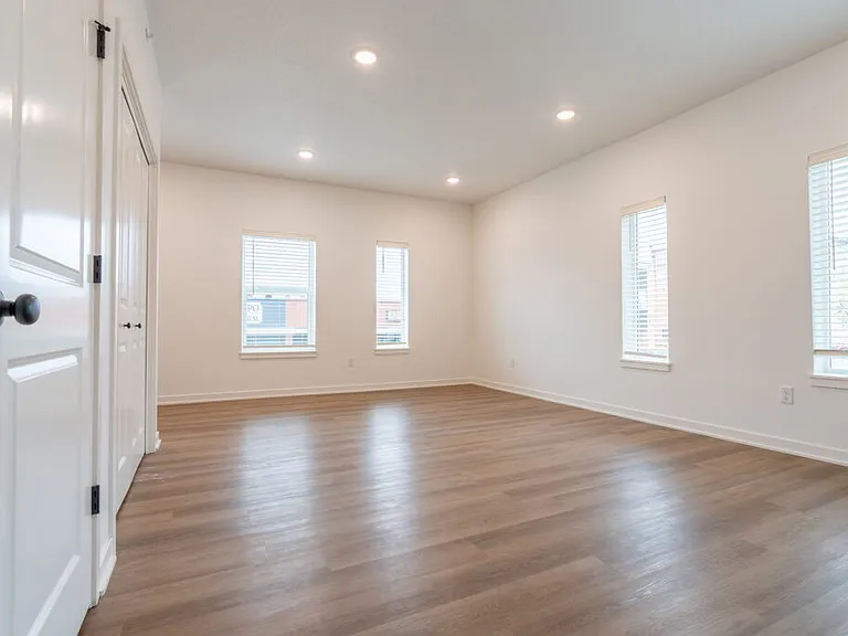 110 N Delaware Ave #202 — Photo 1