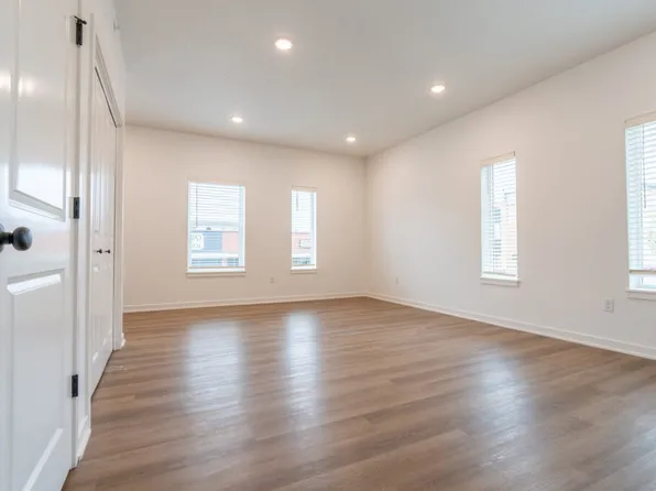 110 N Delaware Ave #202, Mason City, IA 50401