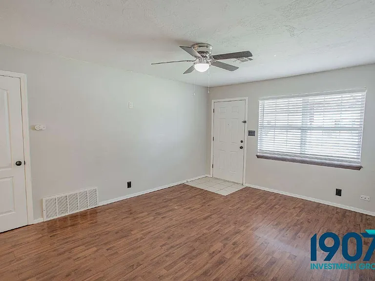 1618 Village Dr — Photo 6