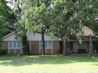 6904 Meadowbrook Dr, Fort Worth, TX 76112