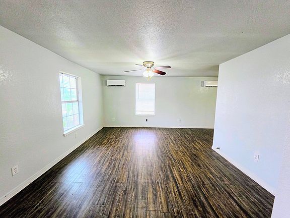 4th image of 1001 S Main St