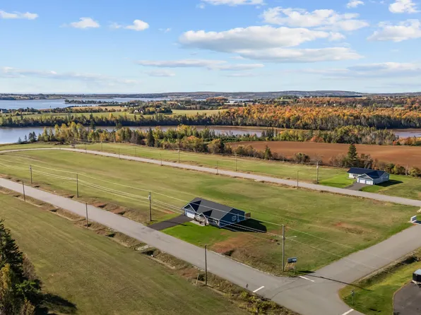 117 Waters Edge Ln, Cornwall, PE C0A 1H4