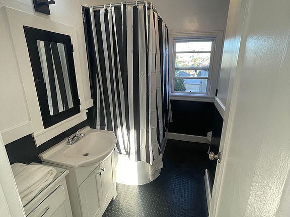 5th image of 524 N Orange Dr #524