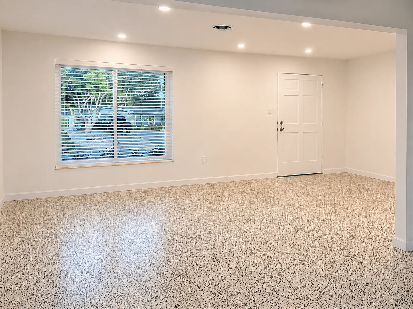 3 bed, 1270 sqft, $2,600 — Photo 2