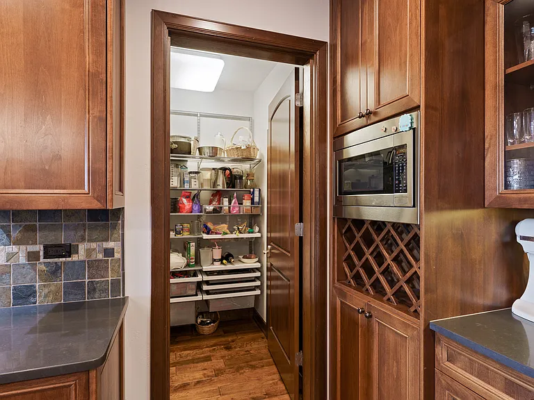 363 SW Bluff Dr #102 — Photo 8