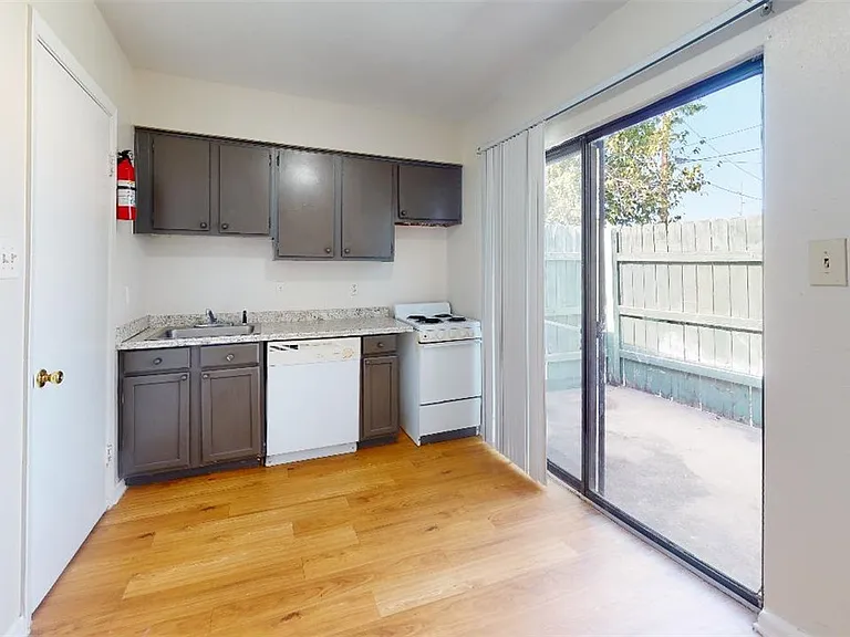 725 Peppertree Dr #29 — Photo 7