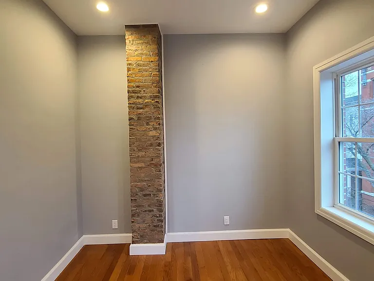 100 Griffith St #3R — Photo 13