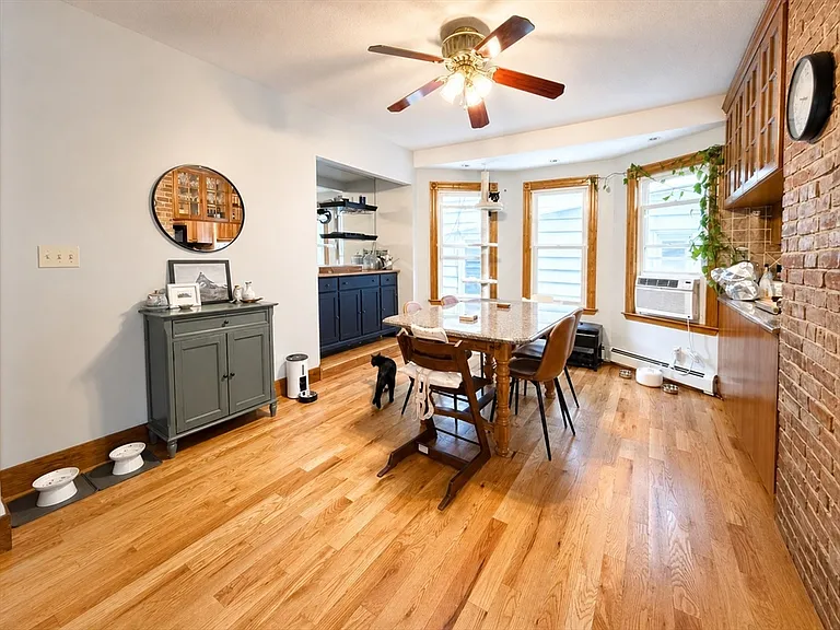 727 E 3rd St #1 — Photo 12