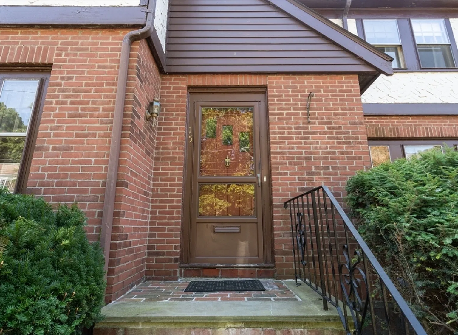4 bed, 1.5 bath, 1850 sqft, $6,500 — Photo 3