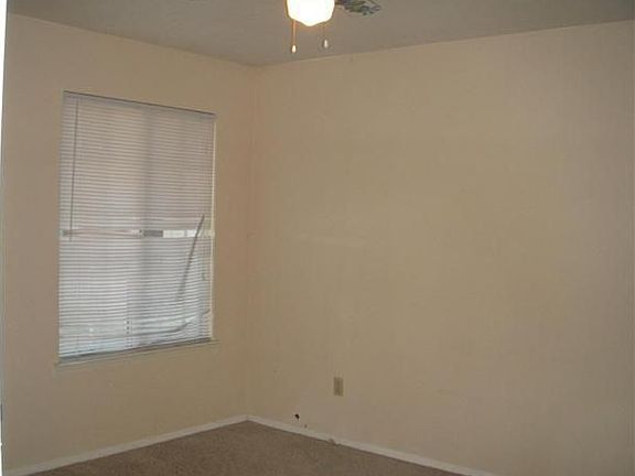 3rd image of 4531 N Fruit Ave