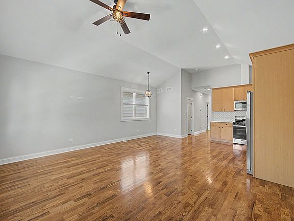 4th image of 555 N Springfield Ave