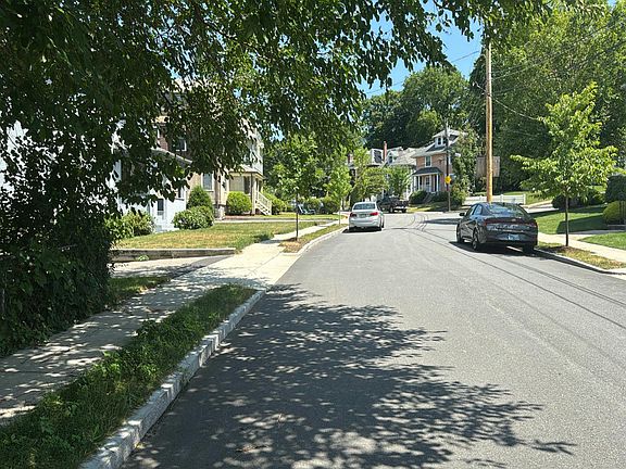 5th image of 22 Bates Rd