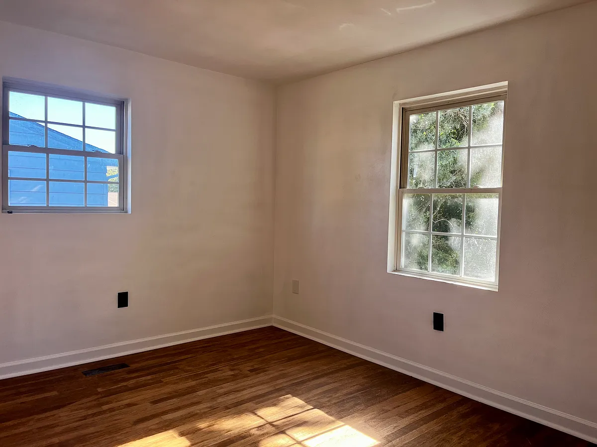 Photo 2 of 7 - 820 Whitney Ave NW #820 - Roanoke, VA Building Photo - 820 Whitney Ave NW #820