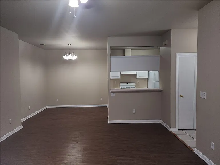 503 Gregory Ct — Photo 11