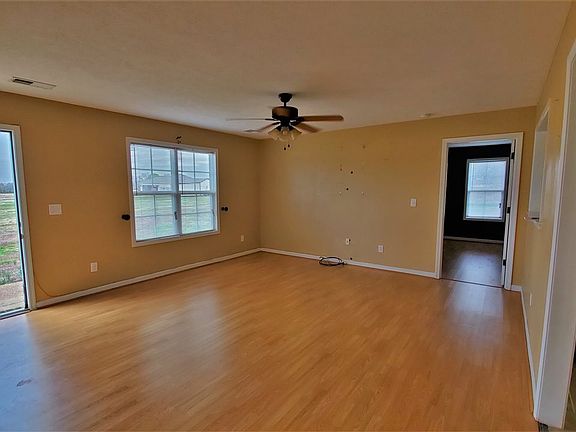 3rd image of 59 Aaron Dr