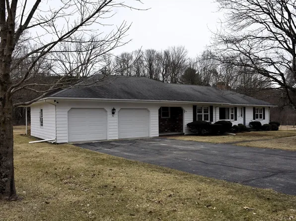 36 Center Rd, Dudley, MA 01571