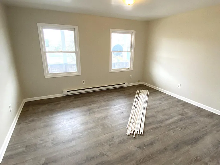 17 Green Ave #D — Photo 2