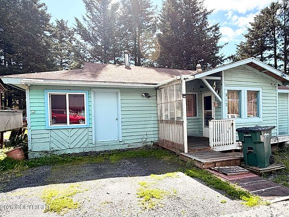 4th image of 912 Hemlock St