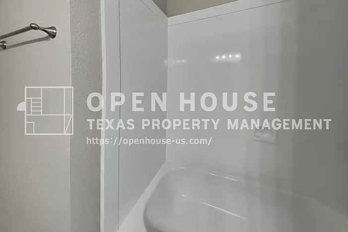 2222 Friarwood Trl — Photo 18