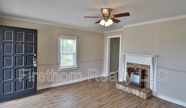 1400 Maple St — Photo 9