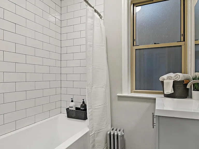 3400-04 N. Springfield/3906-08 W. Roscoe — Photo 14