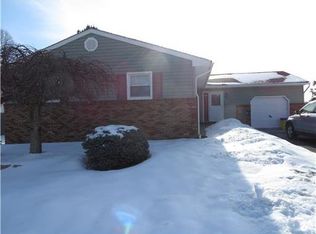 15 Surrey Ln, Parlin, NJ 08859