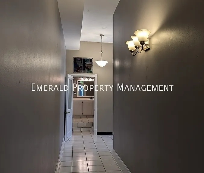 514 E State St #1 — Photo 9