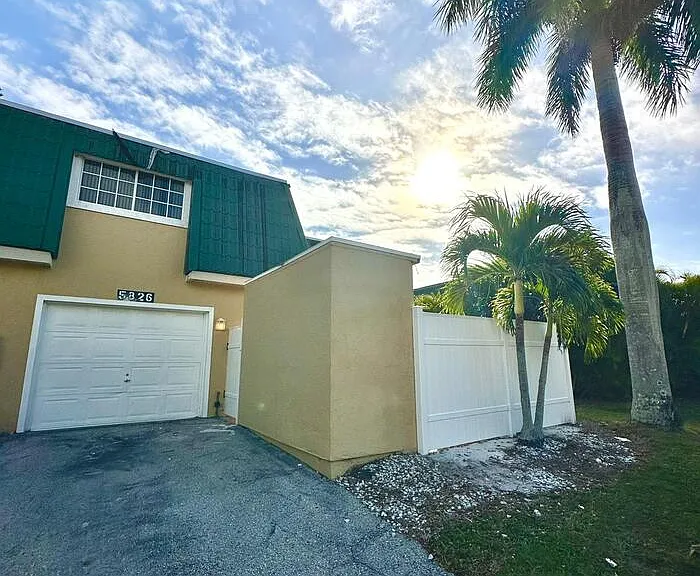 5826 Whiting Ct — Photo 1