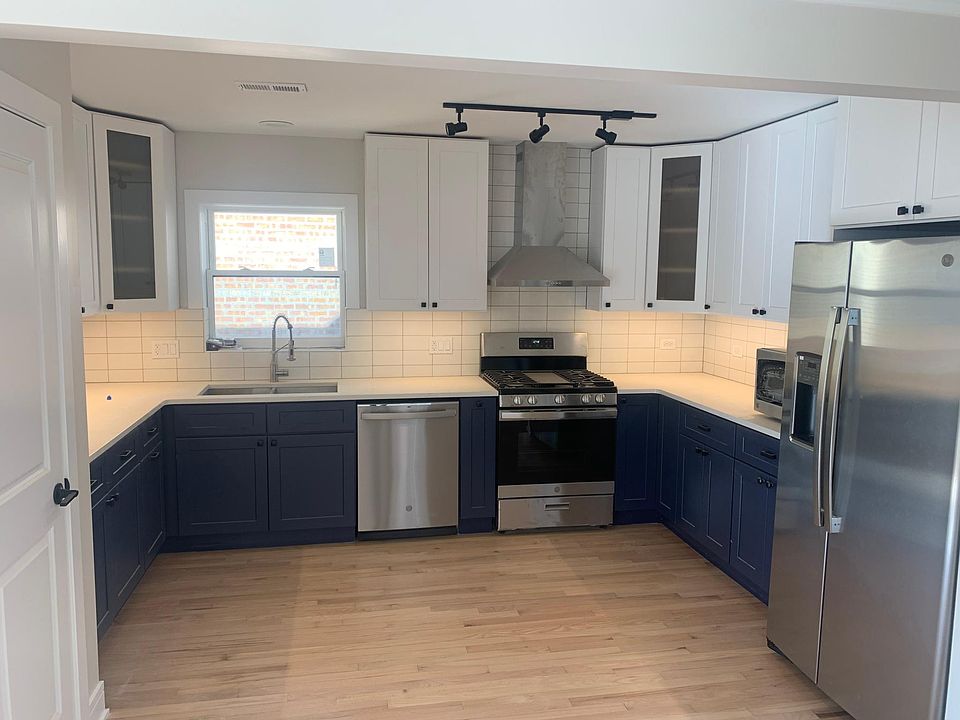 1st image of 3322 W Devon Ave #2