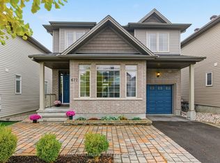 677 Sunburst St, Ottawa, ON K1T 0L2
