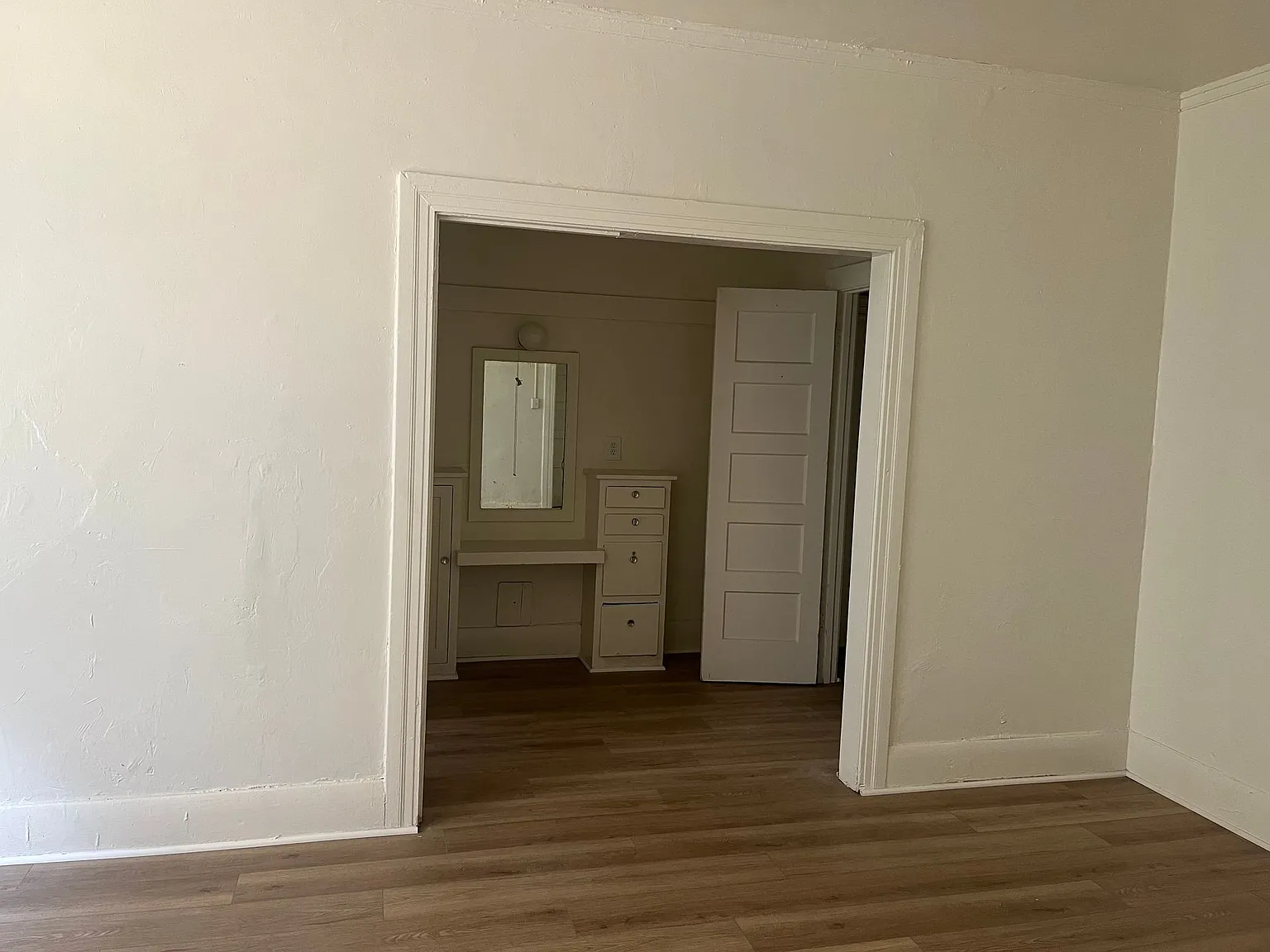 Carol Arms Apartments — Photo 2