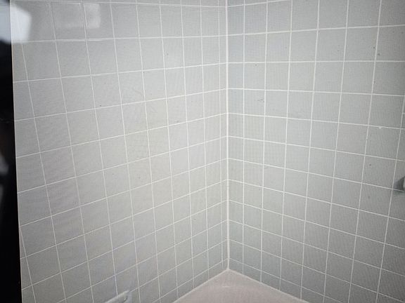 4th image of 185 Victory Ave APT 3