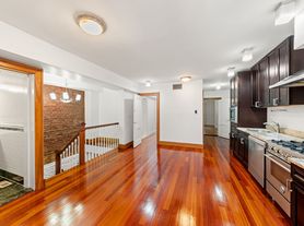 331 W 22nd St