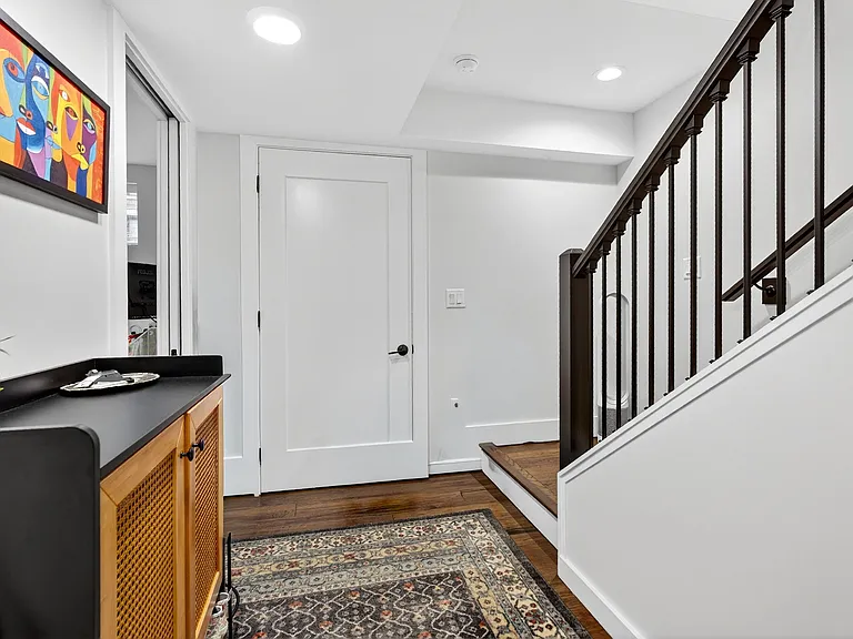 215 N Sarah St #7 — Photo 31