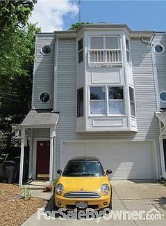 Contemporary, 4 Story End Unit
						:
						3 bedrooms, 2.5 bathrooms, attached 2-car garage, private backyard.