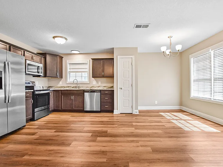 410 Irish Hills Dr — Photo 5