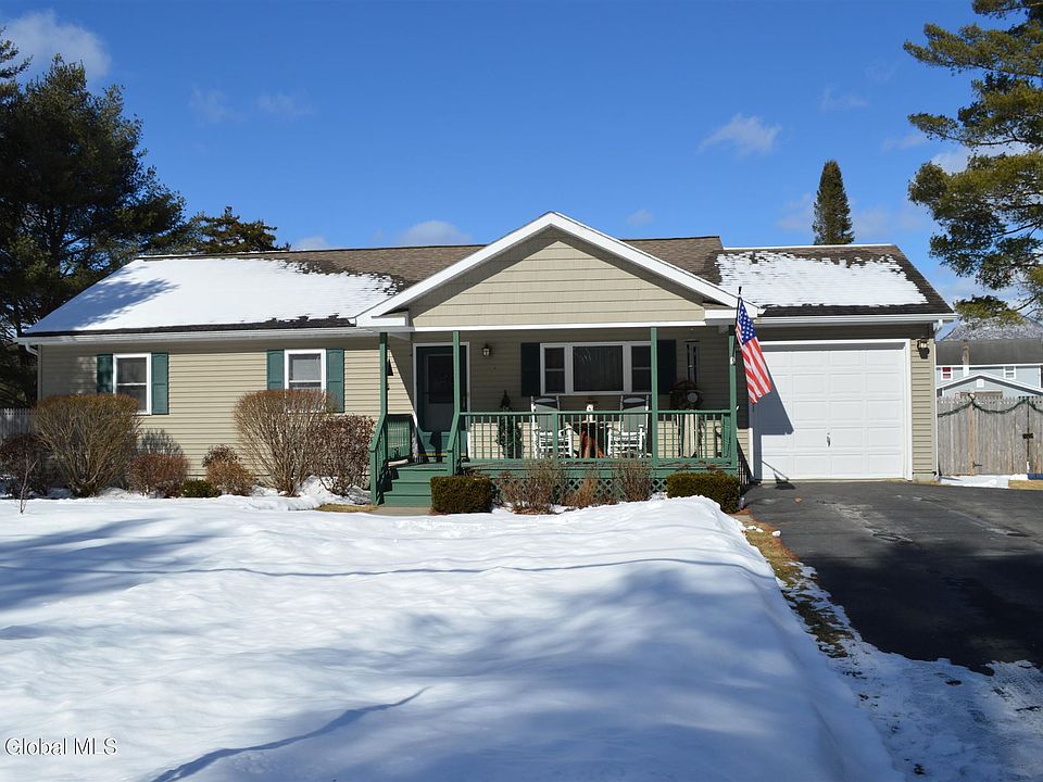 1st image of 4 Hyland Dr